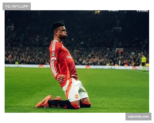 阿莫林高压逼抢与快速转换 曼联进攻节奏提升但防守体系脆弱易崩